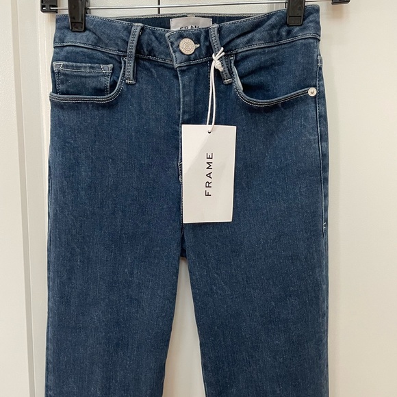 Le One Flare Mid-rise Jean from Frame - Picture 6 of 11